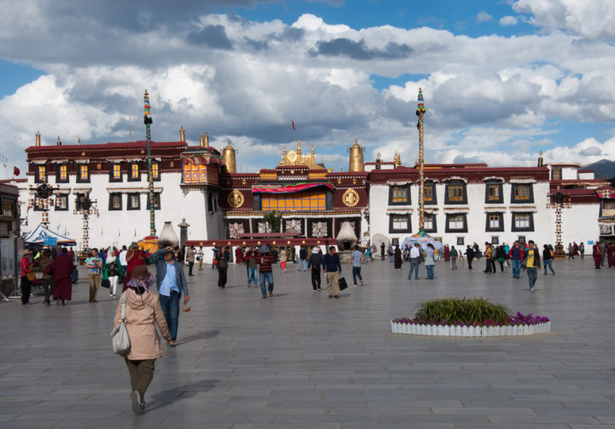 The Tsuglakhang temple in Lhasa city (Photo Tibetpedia)