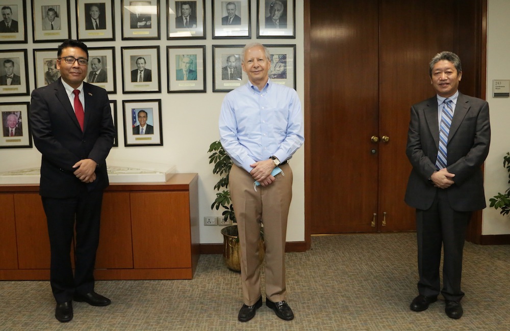 US Ambassador to India Ken Juster (Middle) meets with Representative Dongchung Ngodup (Right) and Secretary Dhondup Gyalpo on Saturday (Twiiter)
