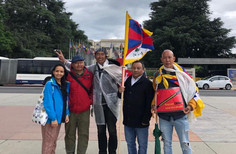 Tsering Wangdue (middle) with staffs of Tibet Bureau Geneva (Photo- CTA)